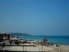 Пляж Тель-Авива, вдали город Яффо