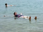 Я наслаждаюсь в Мертвом море