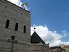 Символ ордена францискансцев на крыше капеллы храма Благовещения в Назарете